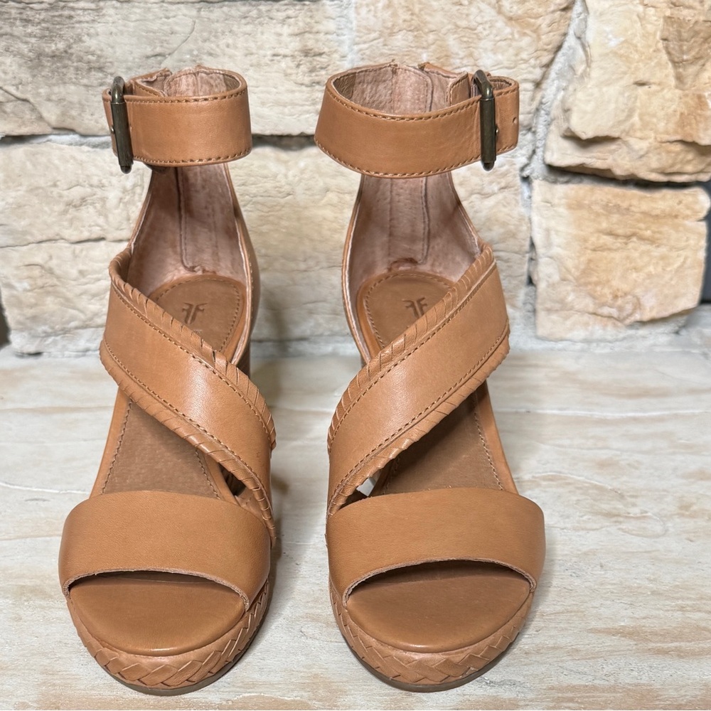 Frye Riviana Feather Wedge Leather Ankle Strap Sandals Camel Tan Size 7.5